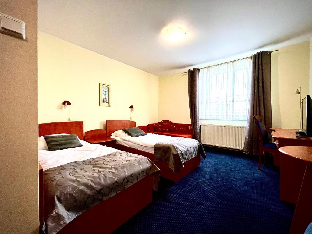 Säng eller sängar i ett rum på Hotel Dowhań