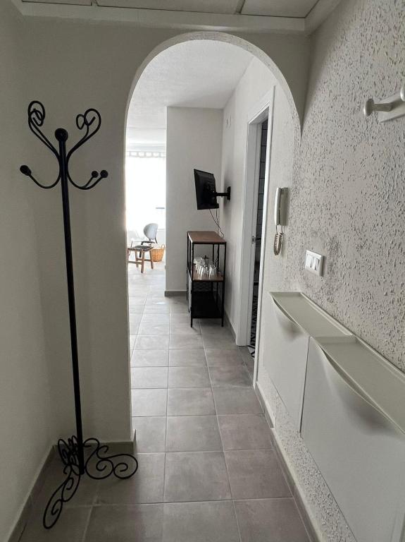 a hallway with an archway and a tile floor at Apartamentos La Mar in Altea