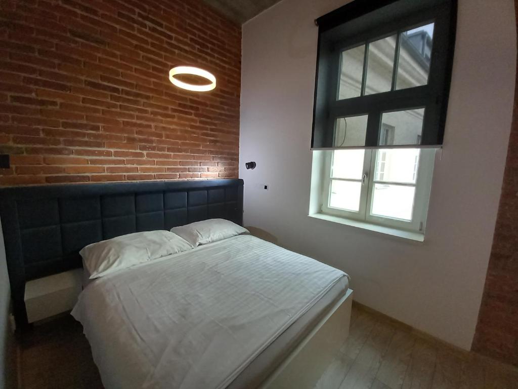 Postel nebo postele na pokoji v ubytování Entrez Apartments Baštová - City centre