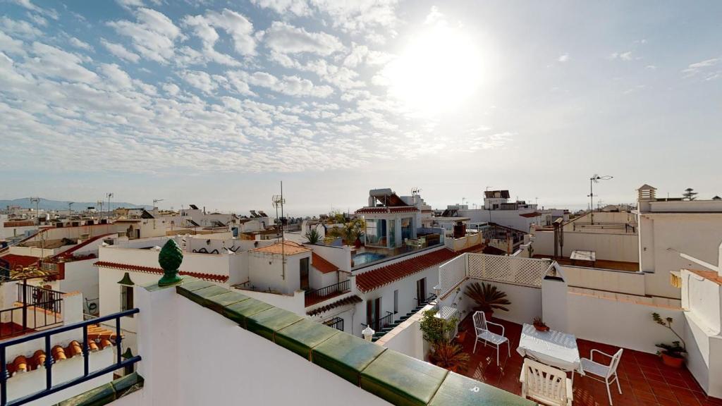 Balkón alebo terasa v ubytovaní Luxury 5 Bed House private pool and Sea View Nerja