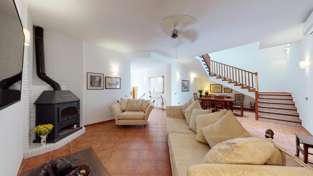 Posedenie v ubytovaní Luxury 5 Bed House private pool and Sea View Nerja