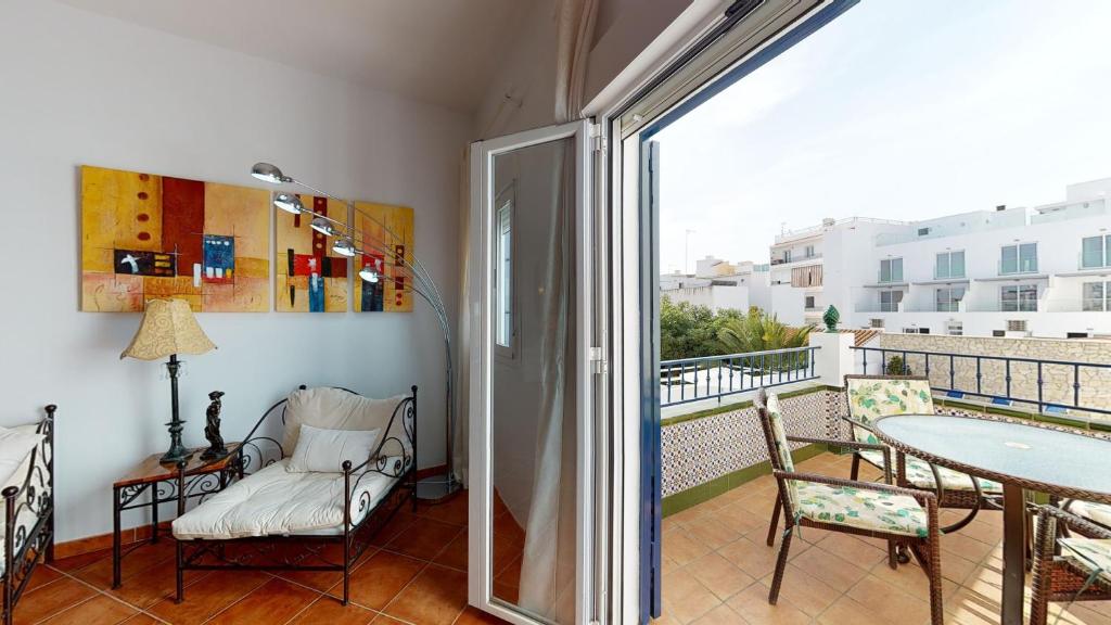 Balkón alebo terasa v ubytovaní Luxury 5 Bed House private pool and Sea View Nerja