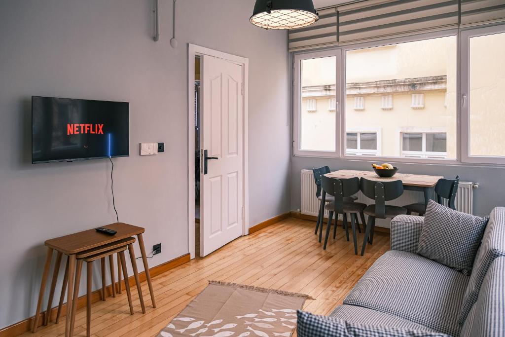 A television and/or entertainment centre at No 8 Galata