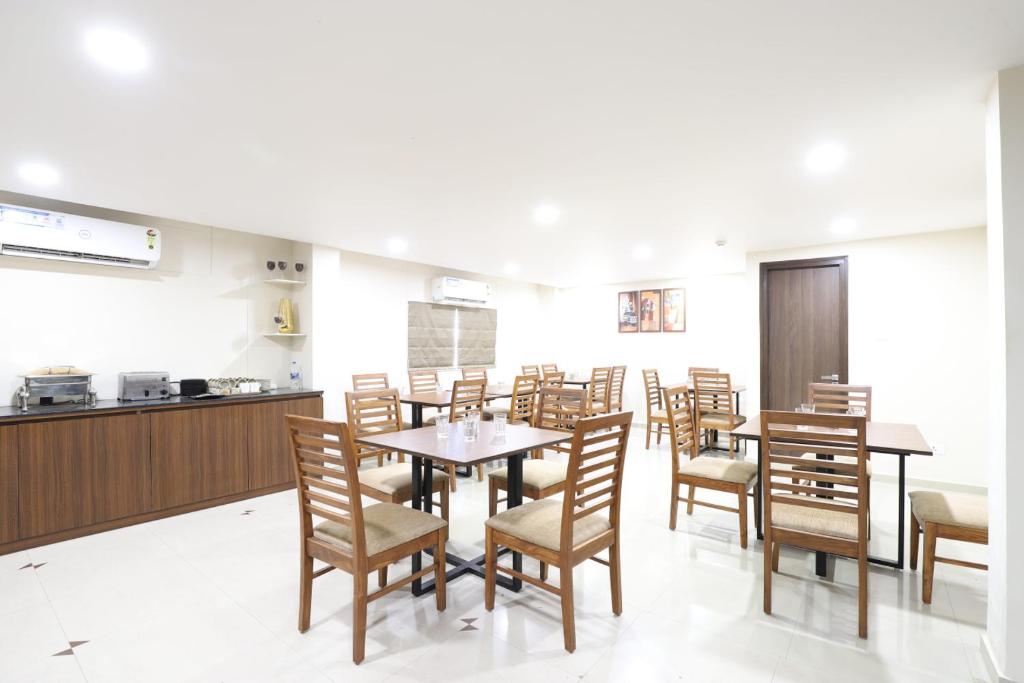 Kuchyň nebo kuchyňský kout v ubytování Alba Premier, Ahmedabad