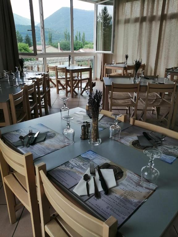 Nespecifikovaný výhled na hory nebo výhled na hory při pohledu z hotelu
