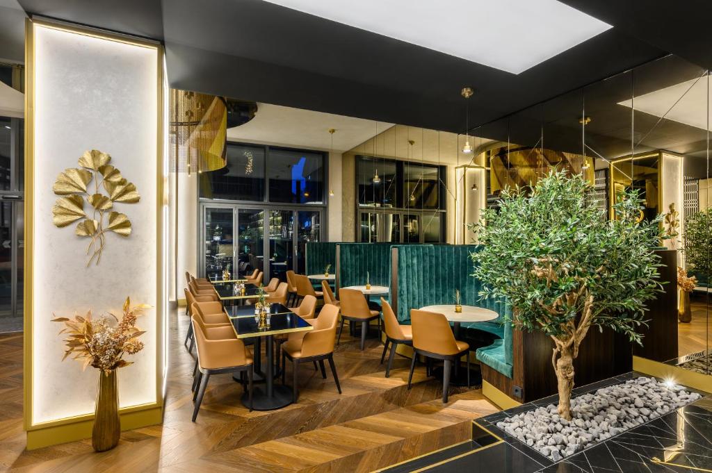 Posezení v ubytování Emerald Hotel by Continental Group