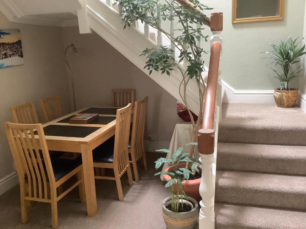 Whitegate 1st floor Apartment - Three-Bedroom Apartment