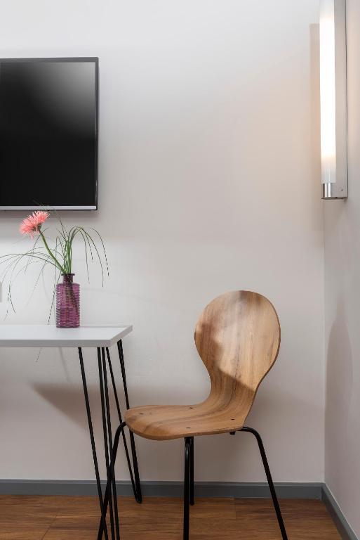 TV a/nebo společenská místnost v ubytování SORAT Hotel Berlin