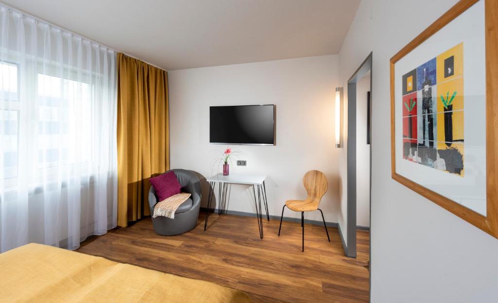 TV a/nebo společenská místnost v ubytování SORAT Hotel Berlin