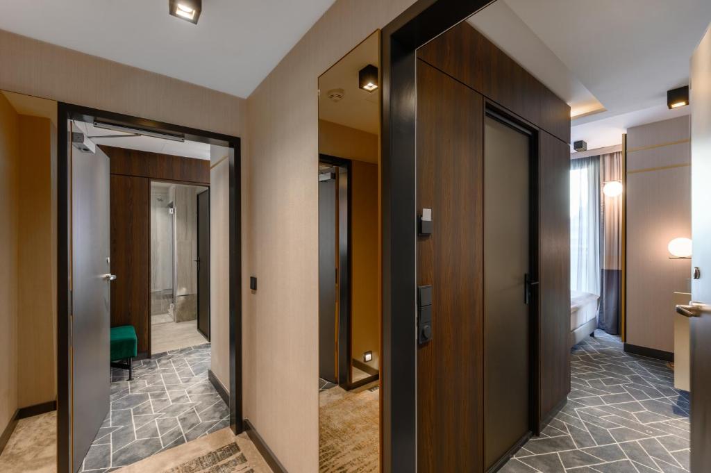 Emerald Hotel by Continental Group - Resim 39