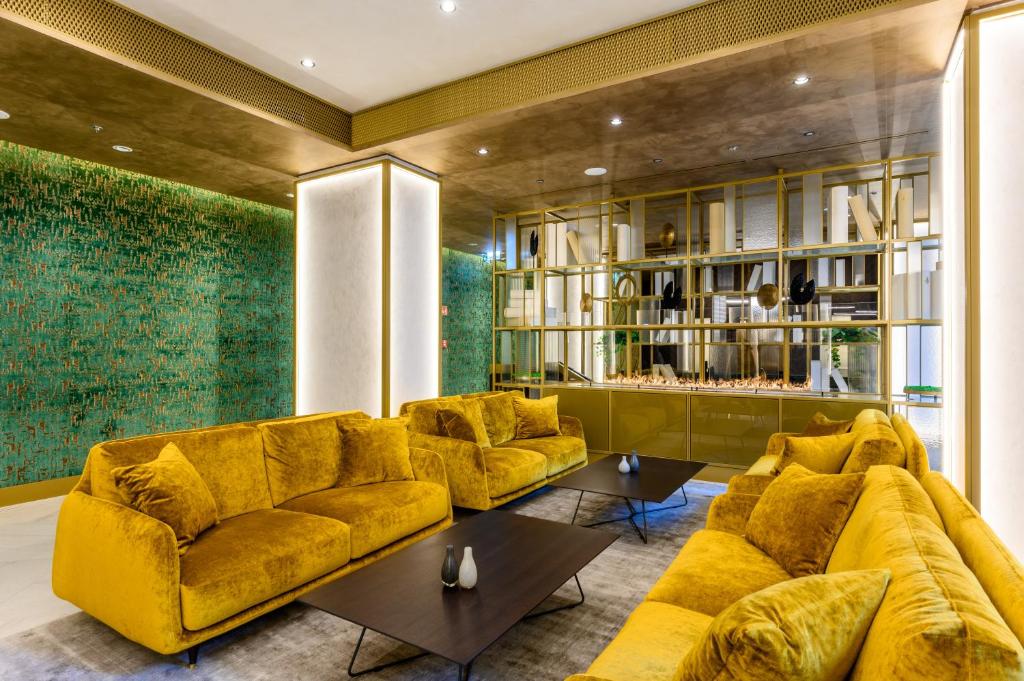 Posezení v ubytování Emerald Hotel by Continental Group