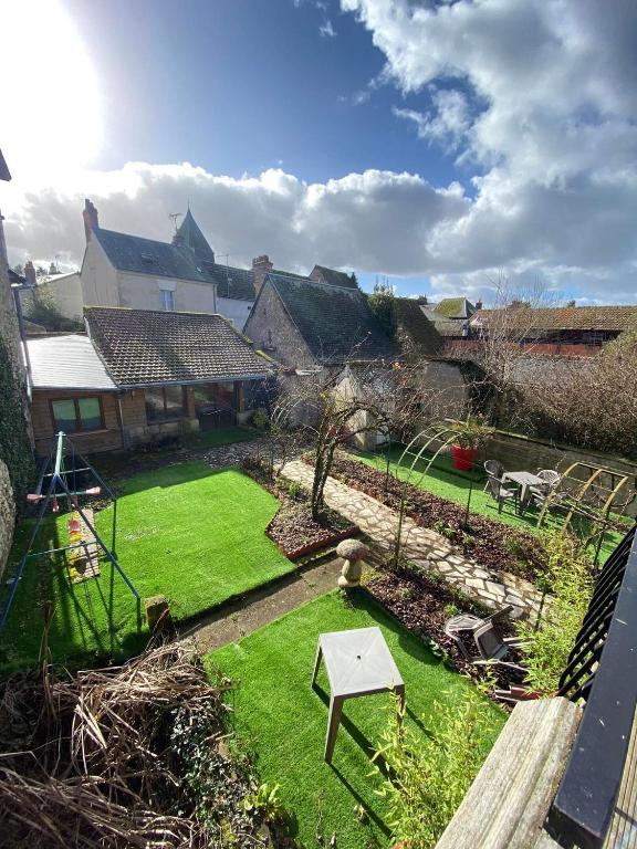 an aerial view of a garden with green grass at Chez Benjamin - Les Terrasses de Villandry in Villandry