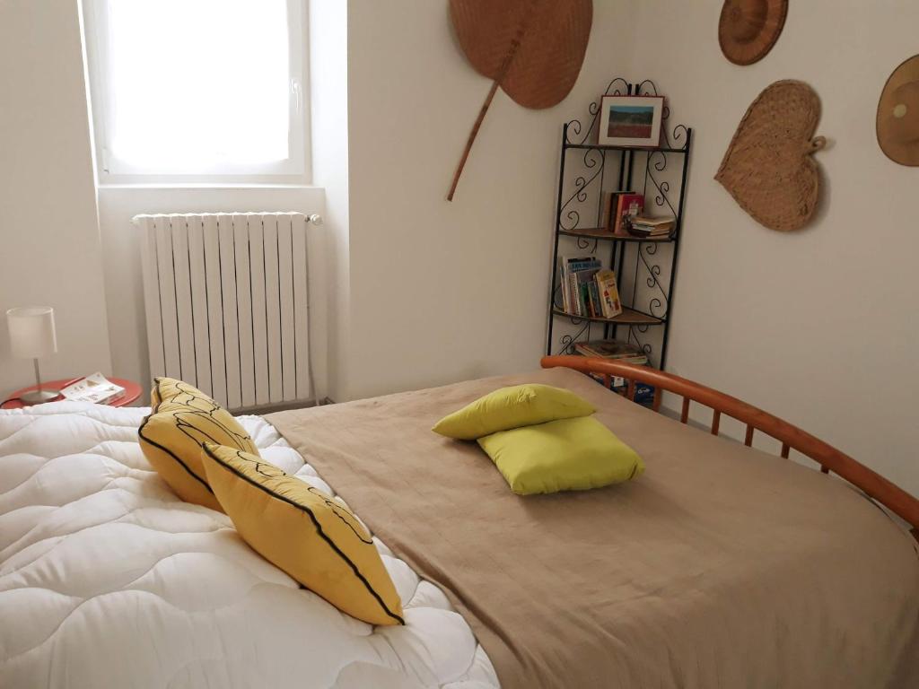 Кровать или кровати в номере GÎTE DU BOUYSSOU