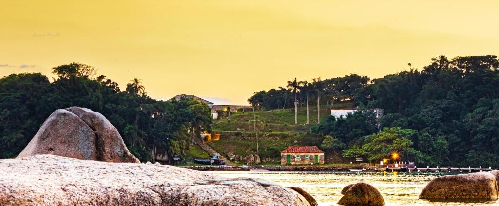 a view of a body of water with rocks at Pousada Casa do Oscar in Governador Celso Ramos