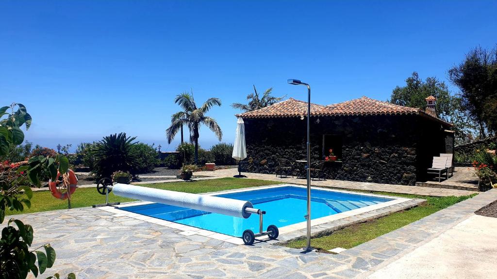 Bazén v ubytování Climatized Pool Free Wifi Casa Rural Las Pareditas nebo v jeho okolí