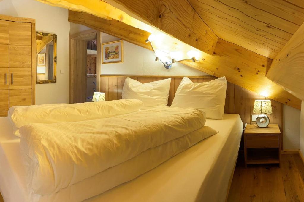 Postel nebo postele na pokoji v ubytování Chalet Salzburg, Dienten