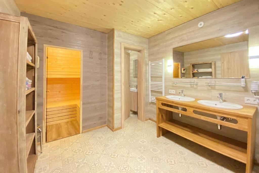 Koupelna v ubytování Chalet Salzburg, Dienten
