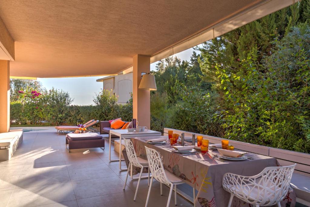 Balkón nebo terasa v ubytování Luxurious Villa Philoxenia