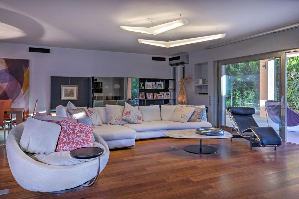 Posezení v ubytování Luxurious Villa Philoxenia