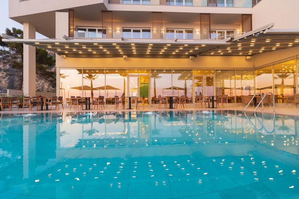 Bazén v ubytování AMR Hotel - Durres nebo v jeho okolí