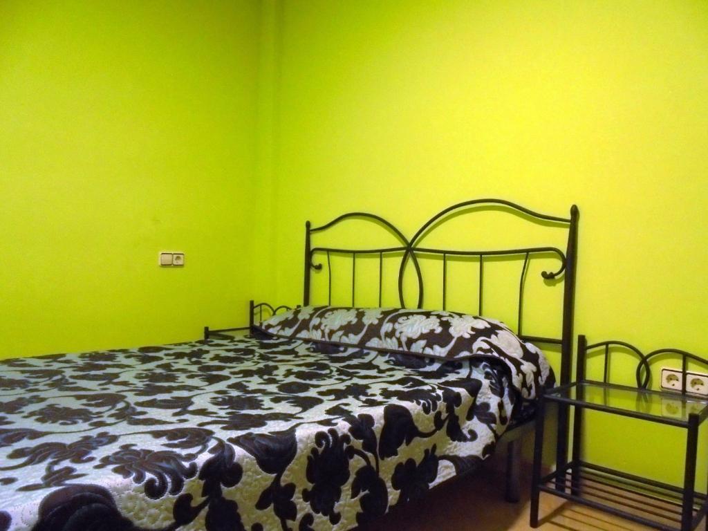 A bed or beds in a room at Llandels 21