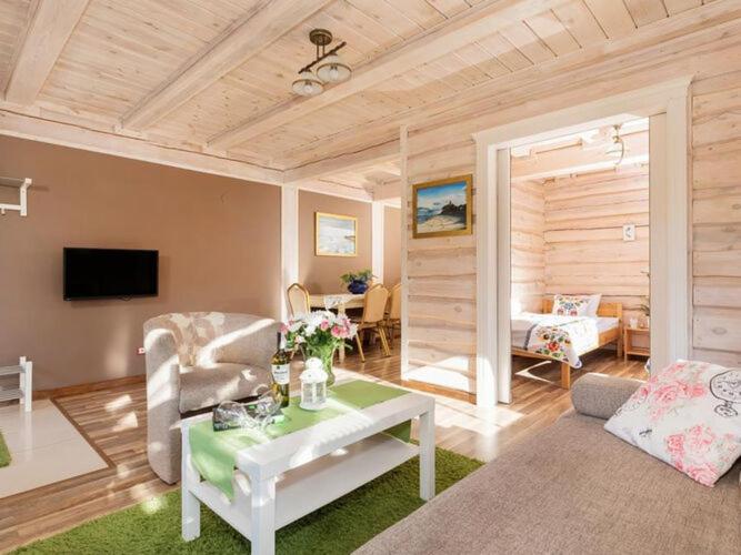Televízia a/alebo spoločenská miestnosť v ubytovaní Comfortable terraced house, Ustronie Morskie