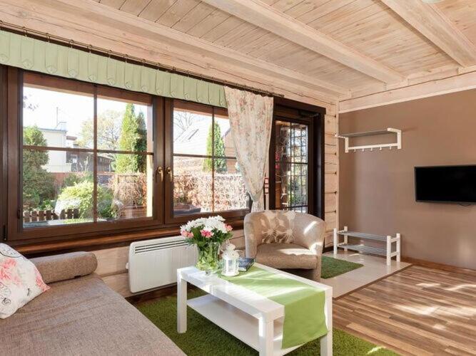 Televízia a/alebo spoločenská miestnosť v ubytovaní Comfortable terraced house, Ustronie Morskie