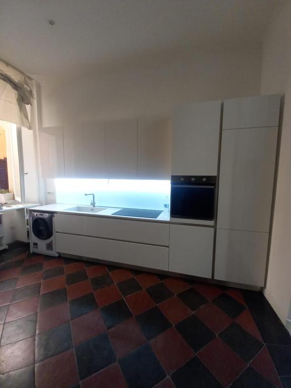 Kuchnia lub aneks kuchenny w obiekcie Spanish Steps Art Apartment