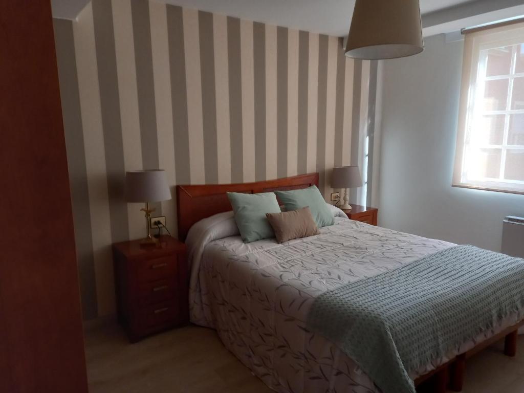 A bed or beds in a room at Apartamento a 350 metros de la playa