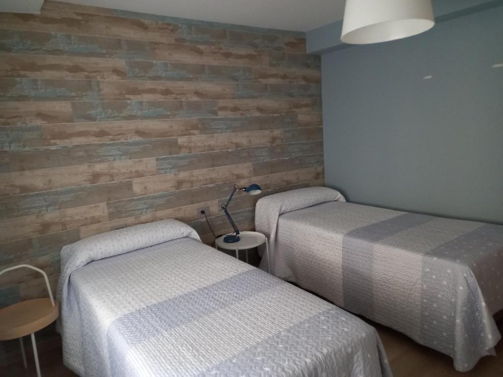A bed or beds in a room at Apartamento a 350 metros de la playa