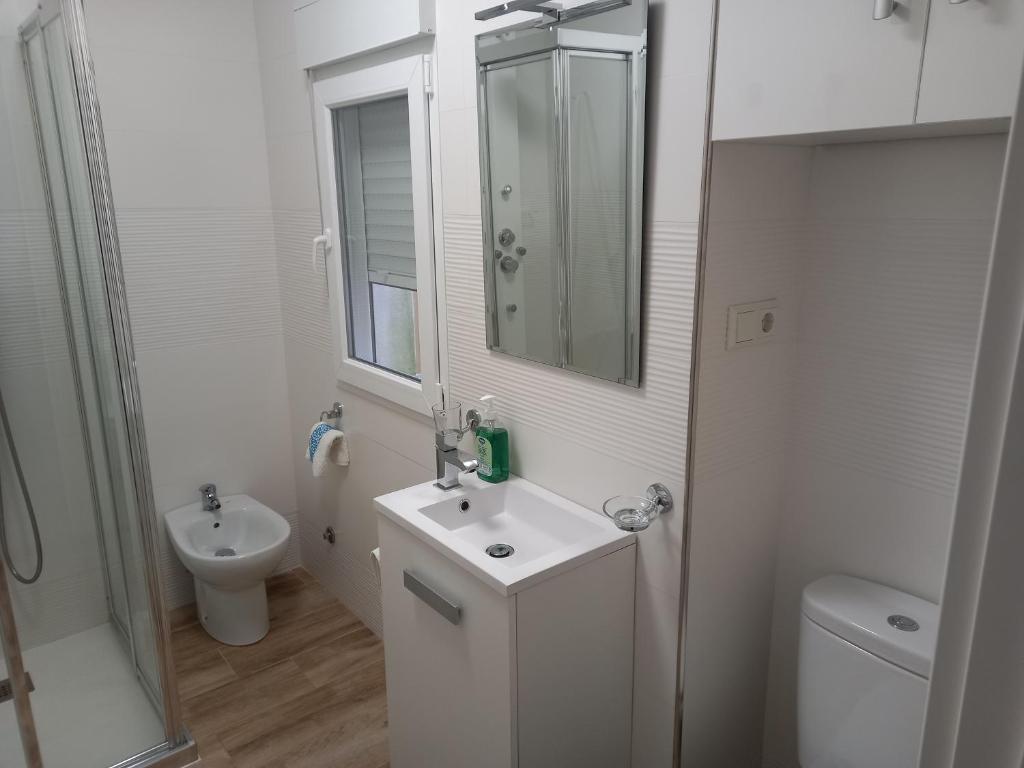 A bathroom at Apartamento a 350 metros de la playa
