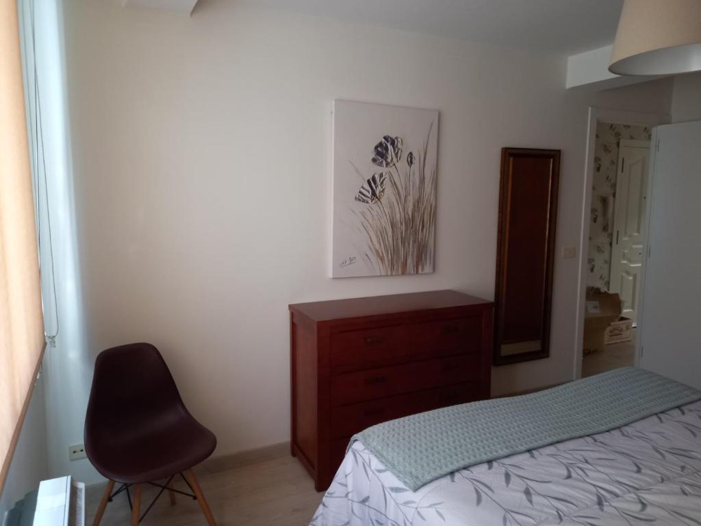 A bed or beds in a room at Apartamento a 350 metros de la playa