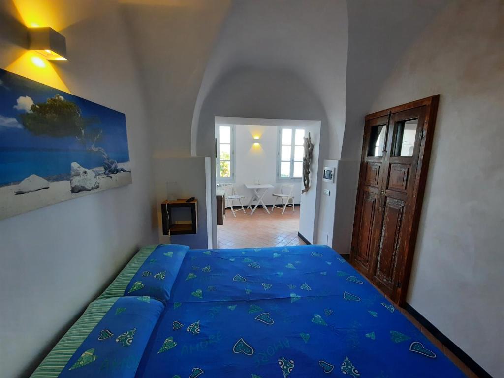a bedroom with a blue bed in a room at Finestre sul Mare in San Lorenzo al Mare