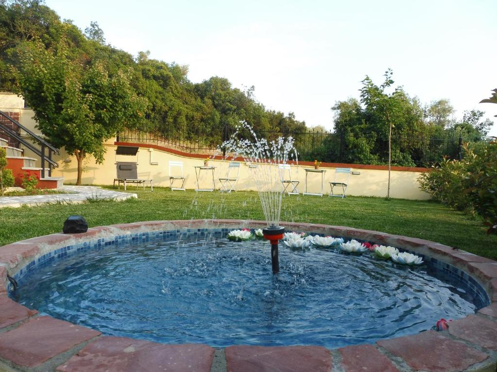 Bazén v ubytování HELIANTHOS VILLA - APARTMENT No2 nebo v jeho okolí