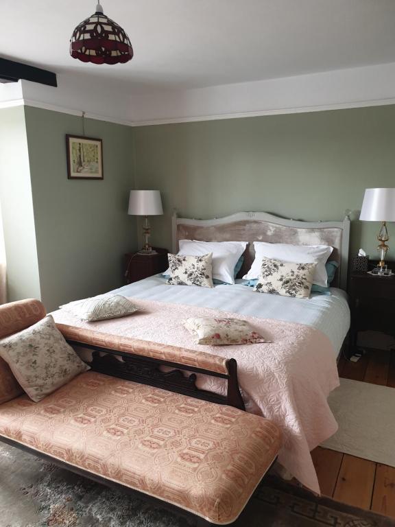 Ένα ή περισσότερα κρεβάτια σε δωμάτιο στο Harry's bed and breakfast