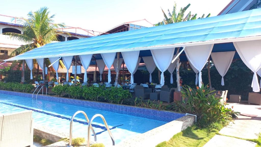 Hotel La Cueva Limón Hotel La Cueva Limón