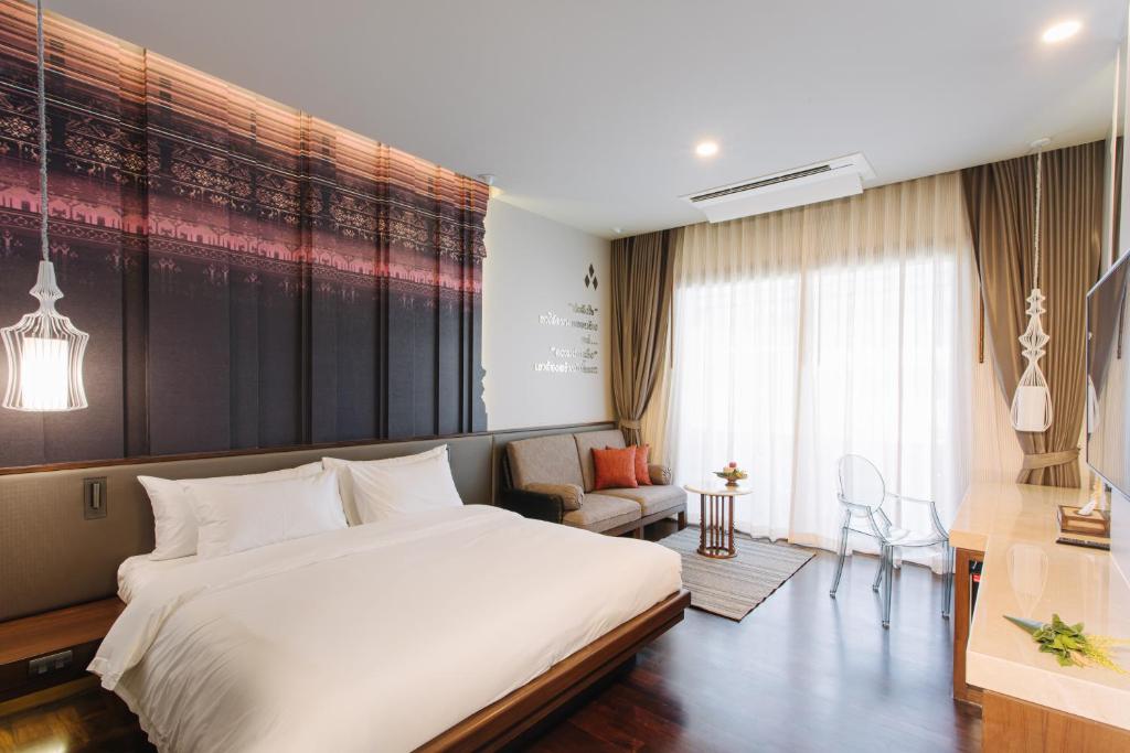 
Luxury Room, 1 King Pool Access - Non Smoking
