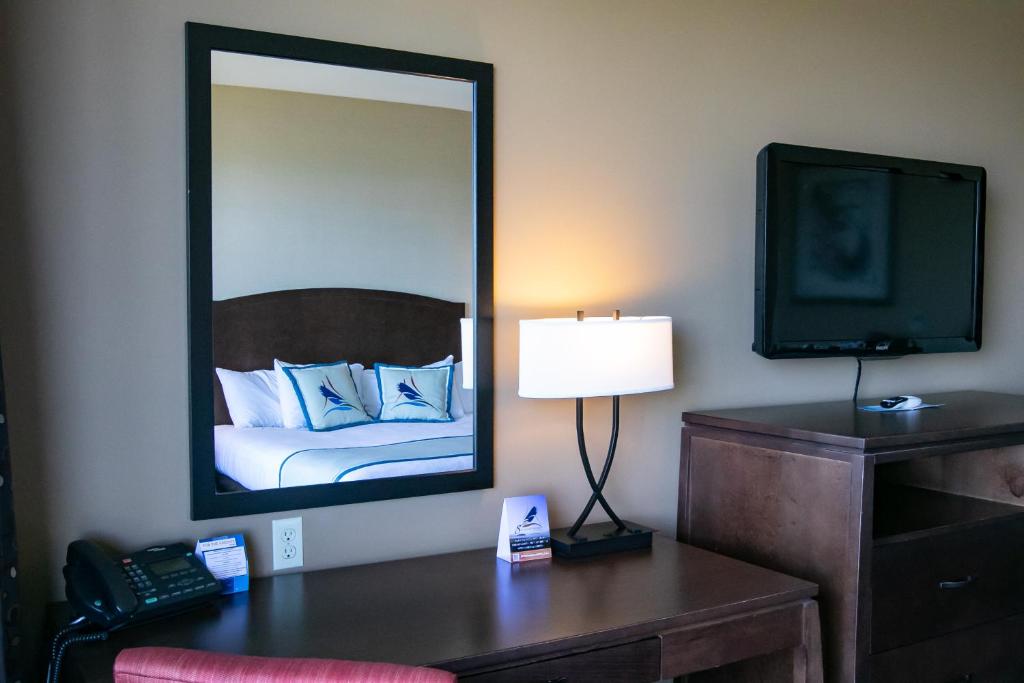 Swinomish Casino & Lodge - Deluxe King Room