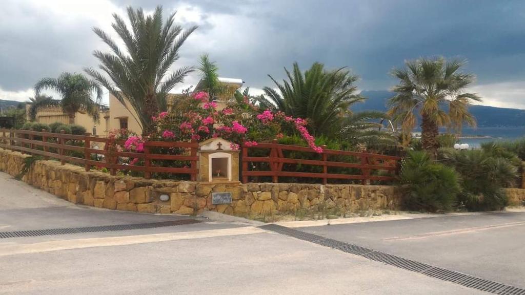 a fence with pink flowers on top of it at VILLA SICILIA in Custonaci