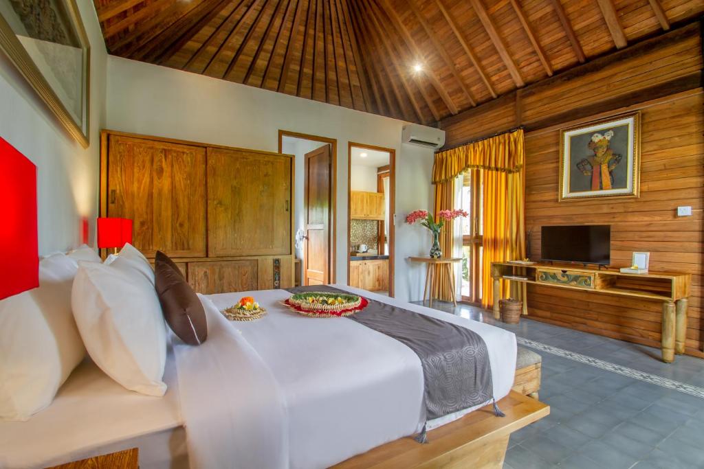 Postel nebo postele na pokoji v ubytování Pangkung Carik Villa by Pramana Villas