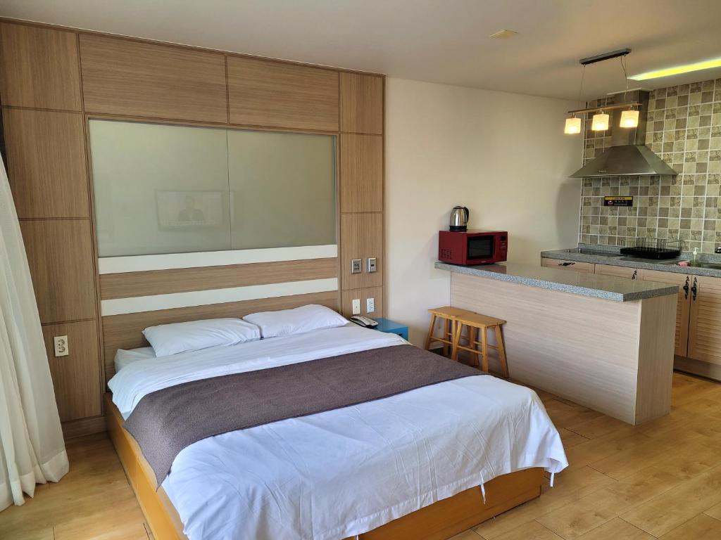 Postel nebo postele na pokoji v ubytování Amoureux Resort