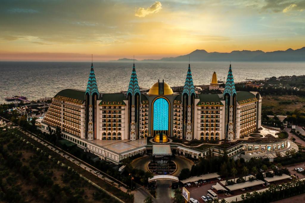 eine Luftansicht des Palastes des Casinos Las Vegas in der Unterkunft Delphin Imperial Lara in Lara