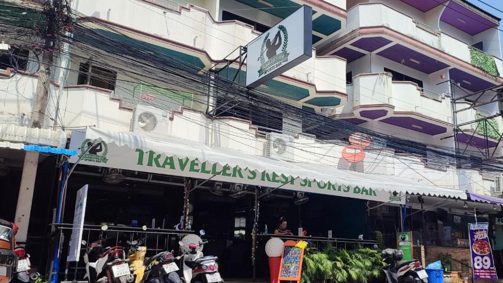 a building with a sign that reads tayaelaksenis icyasy at Traveller's Rest Sports Bar in Pattaya Central