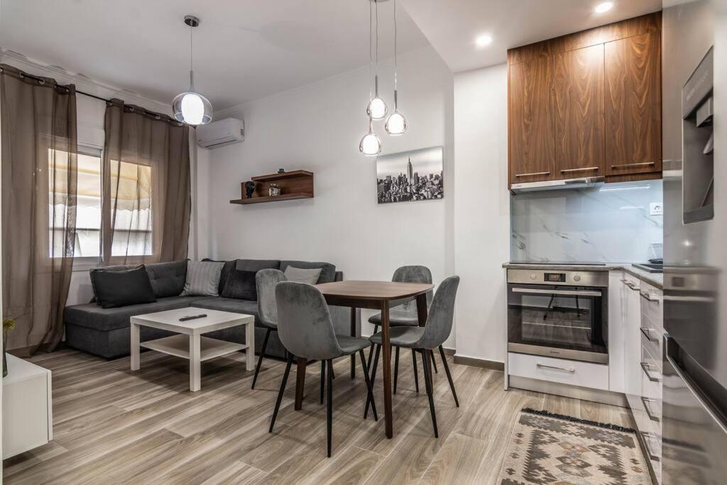 A kitchen or kitchenette at Warm and cozy