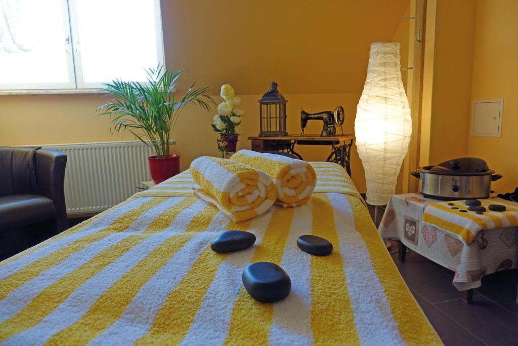 Letto o letti in una camera di Hotel Thüringenschanze