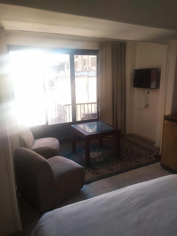 TV a/nebo společenská místnost v ubytování Regency Hotel
