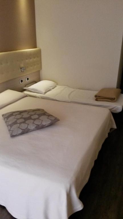 Łóżko lub łóżka w pokoju w obiekcie Hotel Norden Palace