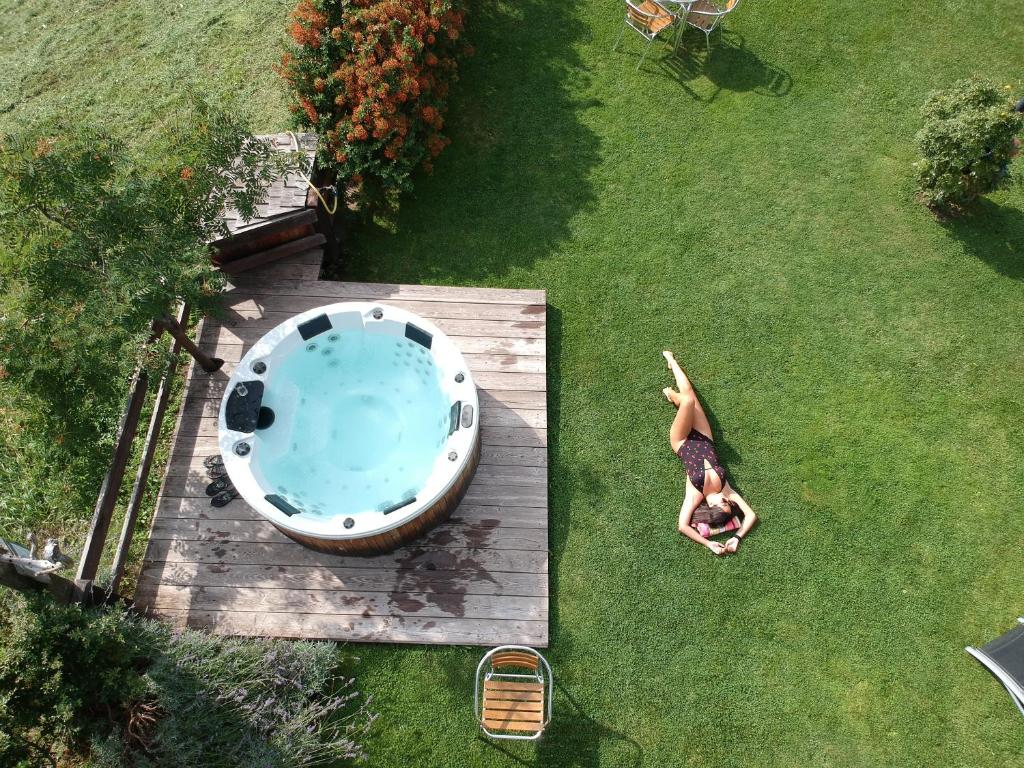 Bazén v ubytování Hotel Tivet nebo v jeho okolí