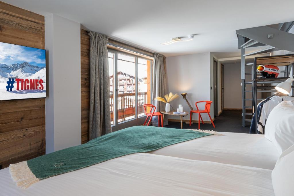 Postel nebo postele na pokoji v ubytování Hôtel Le Levanna by Les Etincelles