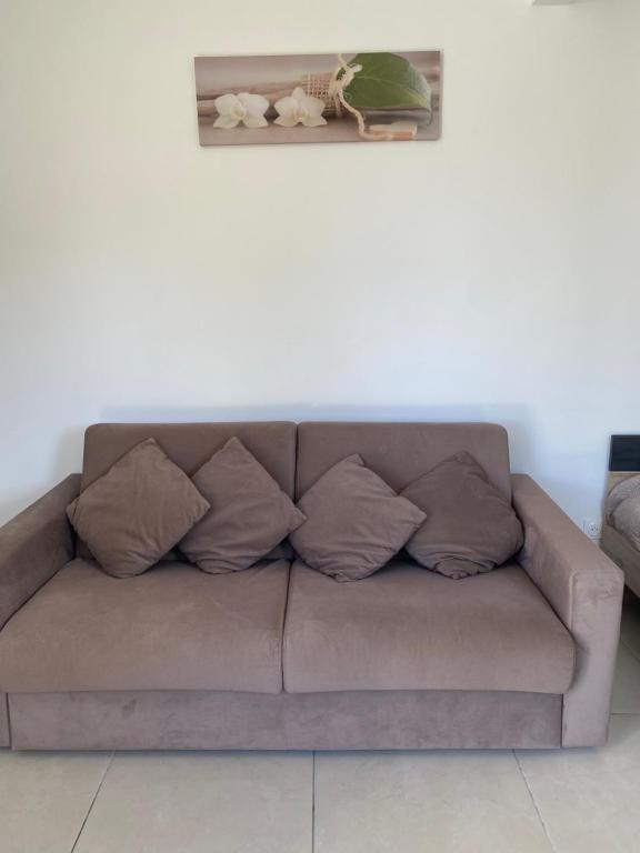 Posezení v ubytování Chez Hugo, bel appartement très bien situé pour visiter la Martinique en journée et dormir la nuit